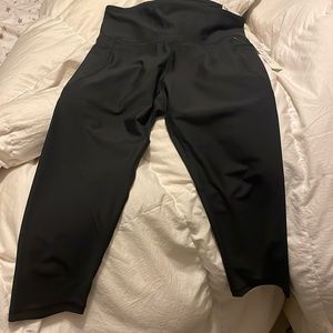 Old navy women's workout capri pants with pockets